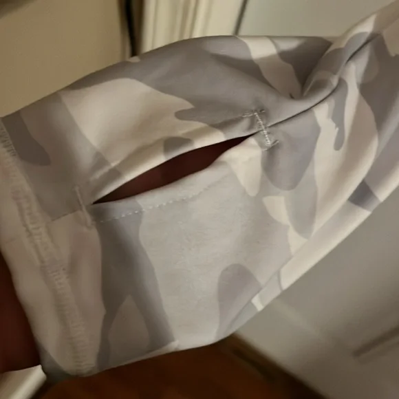 NWT women’s white camo jacket - Picture 2 of 5